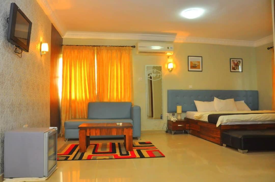 Royal Kaft Hotel Ikorodu エクステリア 写真